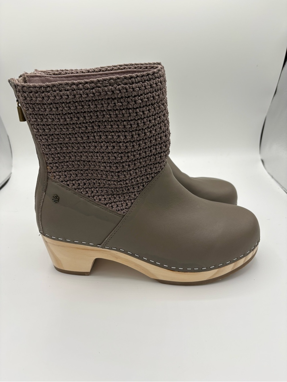The Sak Paloma Clog Boots in Mushroom Grey Size 7 Leather Crochet